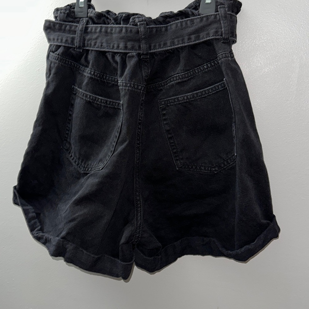 H&M shorts - Picture 2 of 2